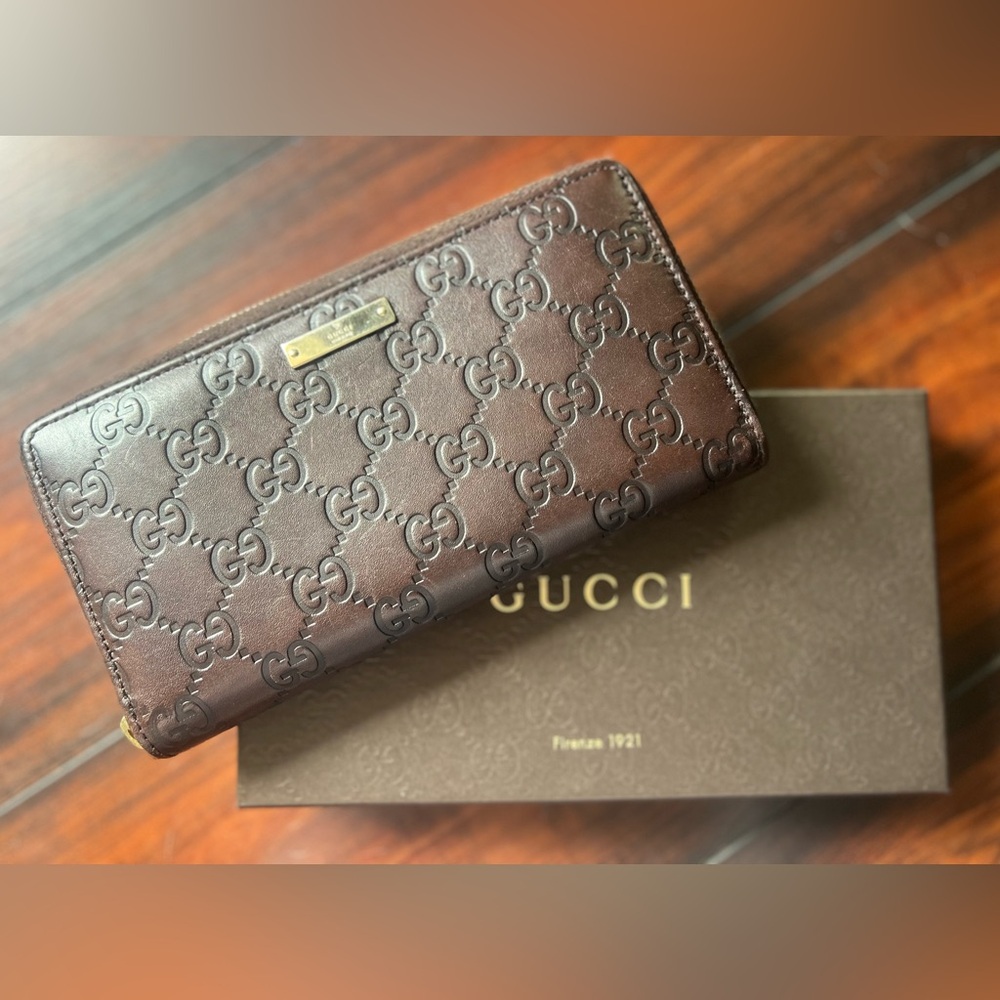 AUTHENTIC Gucci Guccissima Brown Zip-Around Wallet